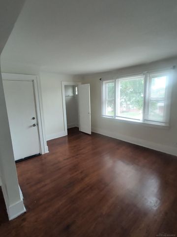 24320 Flower Drive, Eastpointe, MI 48021