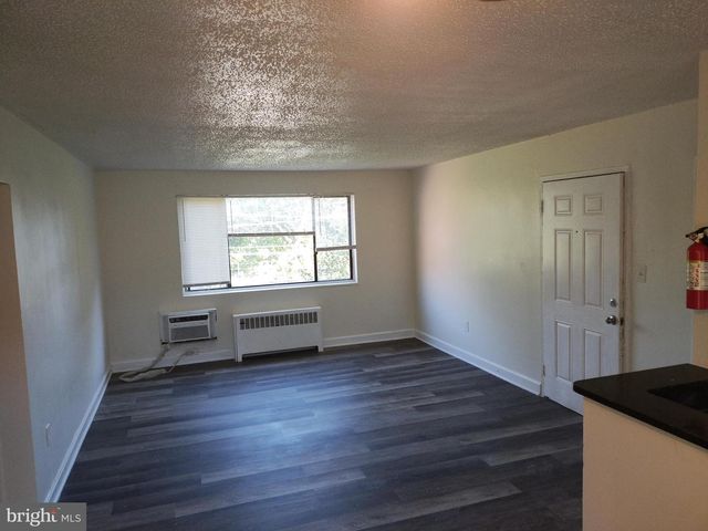 4715 1ST ST SW, Washington, DC 20032