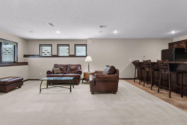 5800 Forestview Lane N, Plymouth, MN 55442