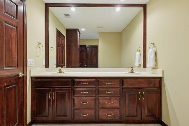 5800 Forestview Lane N, Plymouth, MN 55442