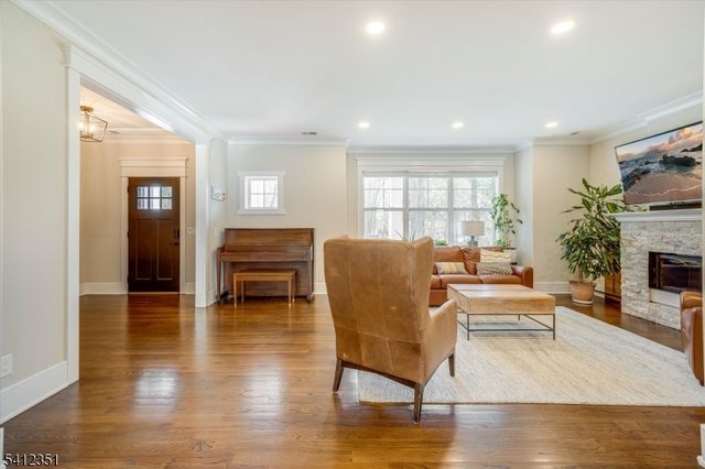 168 Bungalow Ter, Long Hill Twp., NJ 07946