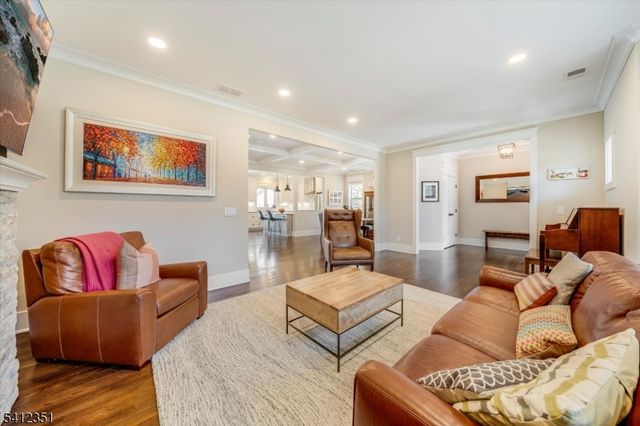 168 Bungalow Ter, Long Hill Twp., NJ 07946