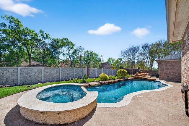 4402 Park Bend Drive, Baytown, TX 77521