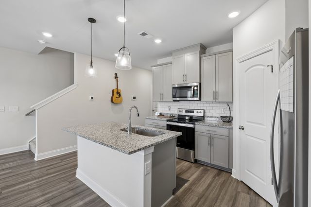 4646 Ridge Bend Dr, Nashville, TN 37207