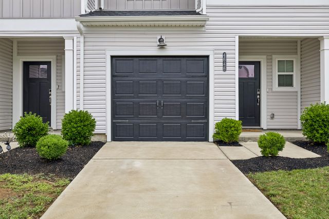 4646 Ridge Bend Dr, Nashville, TN 37207