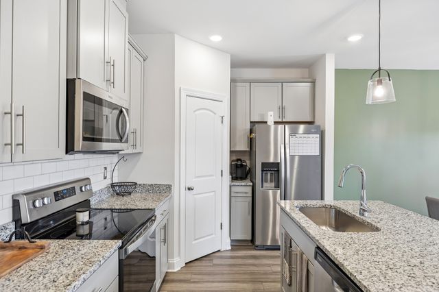 4646 Ridge Bend Dr, Nashville, TN 37207