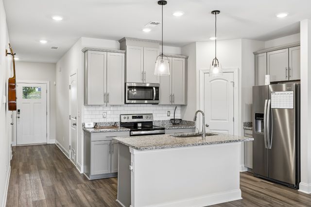 4646 Ridge Bend Dr, Nashville, TN 37207