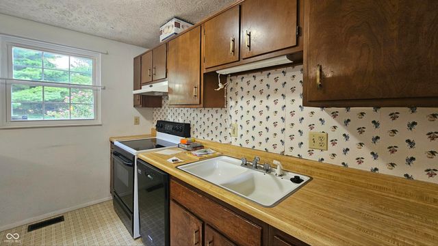 6711 Granner Circle, Indianapolis, IN 46221