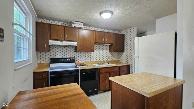 6711 Granner Circle, Indianapolis, IN 46221