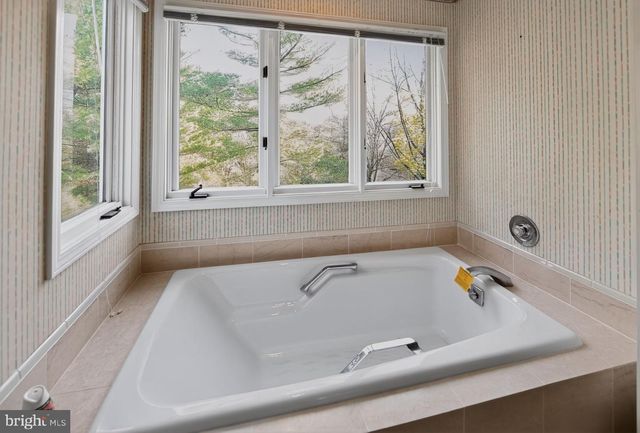 31 HORSESHOE LN, Newtown Square, PA 19073