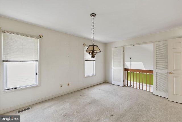 31 HORSESHOE LN, Newtown Square, PA 19073