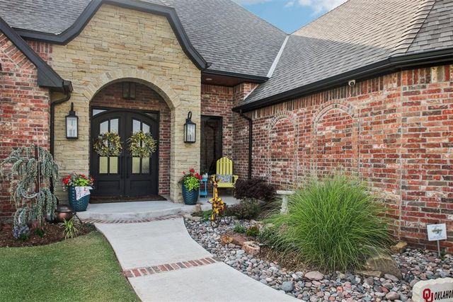 5813 Tiger Stone Drive, Mustang, OK 73064