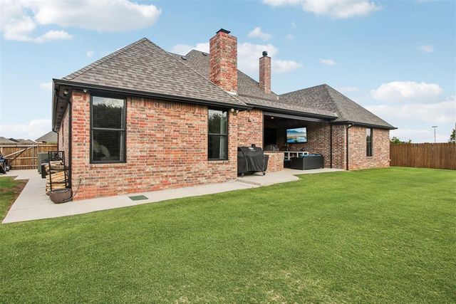 5813 Tiger Stone Drive, Mustang, OK 73064