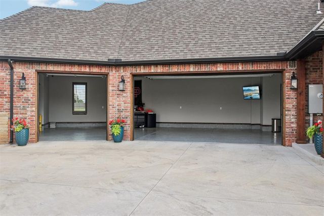 5813 Tiger Stone Drive, Mustang, OK 73064