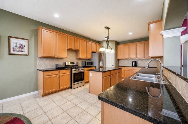 2401 Sail Port Street, Pearland, TX 77584
