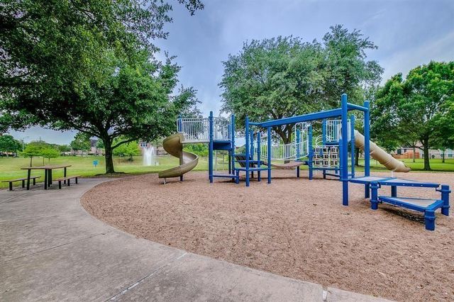 2401 Sail Port Street, Pearland, TX 77584
