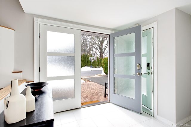 1 James Avenue, Port Washington, NY 11050