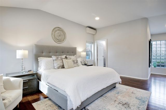 1 James Avenue, Port Washington, NY 11050