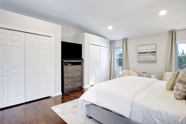 1 James Avenue, Port Washington, NY 11050