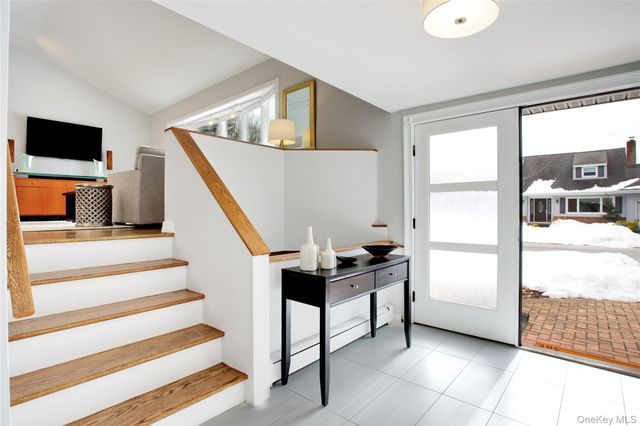 1 James Avenue, Port Washington, NY 11050