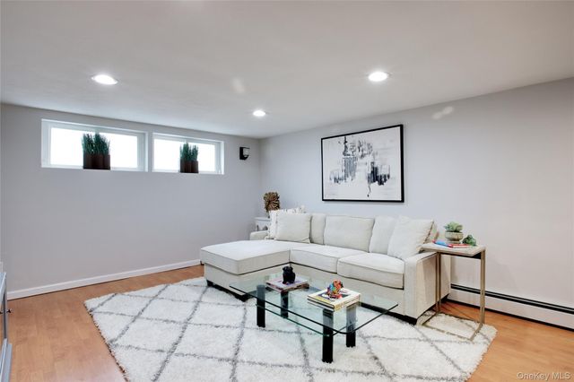 1 James Avenue, Port Washington, NY 11050