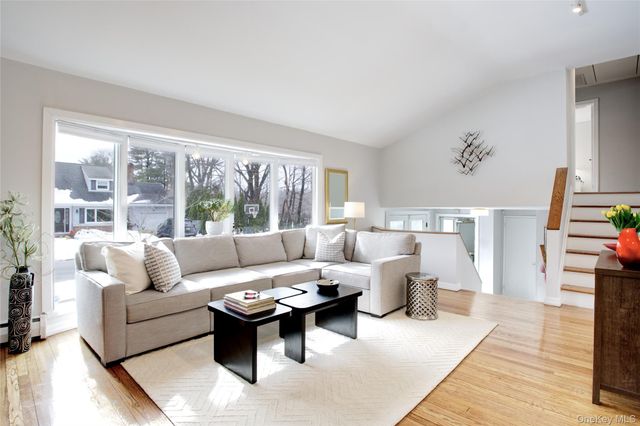 1 James Avenue, Port Washington, NY 11050