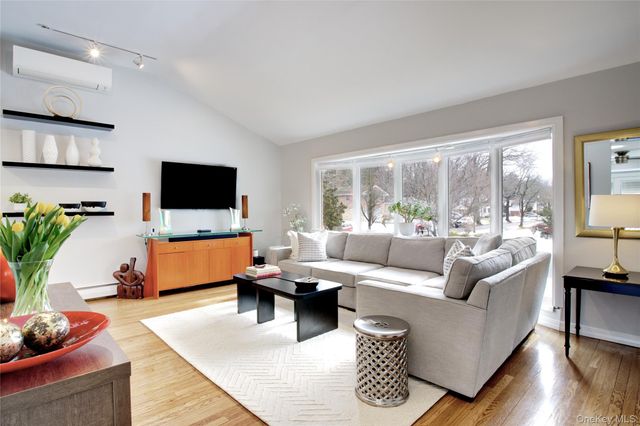 1 James Avenue, Port Washington, NY 11050