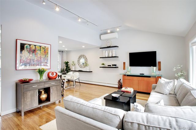 1 James Avenue, Port Washington, NY 11050