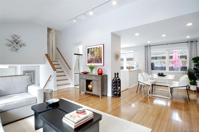 1 James Avenue, Port Washington, NY 11050