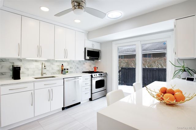 1 James Avenue, Port Washington, NY 11050