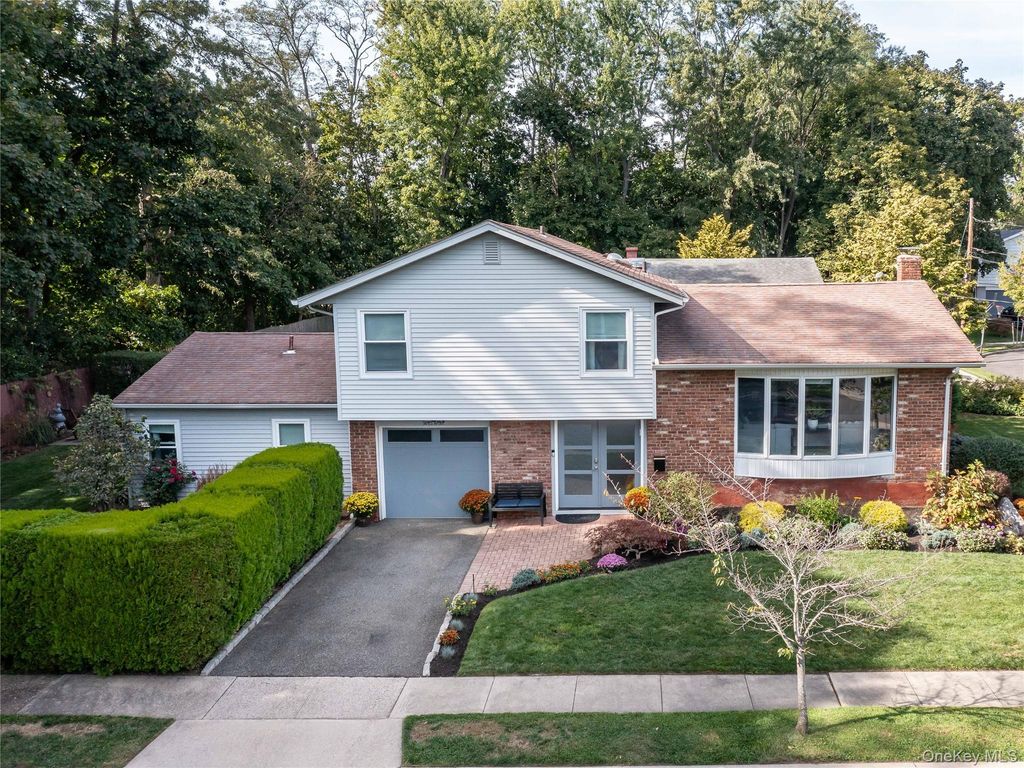 1 James Avenue, Port Washington, NY 11050