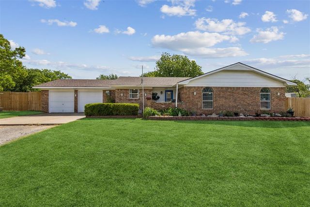 102 N Locust Street, Fletcher, OK 73541