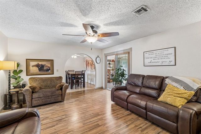 102 N Locust Street, Fletcher, OK 73541