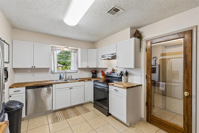 102 N Locust Street, Fletcher, OK 73541