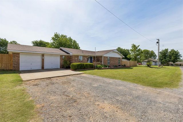 102 N Locust Street, Fletcher, OK 73541