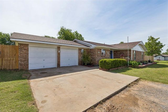 102 N Locust Street, Fletcher, OK 73541