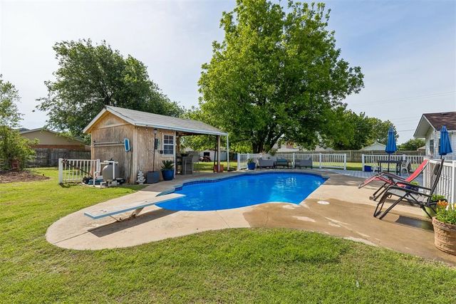 102 N Locust Street, Fletcher, OK 73541