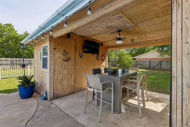102 N Locust Street, Fletcher, OK 73541