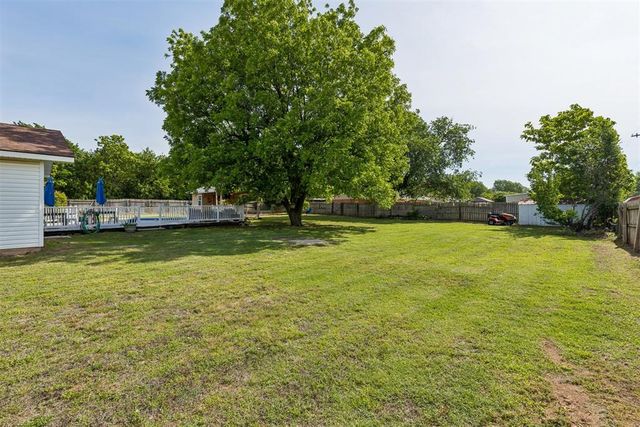 102 N Locust Street, Fletcher, OK 73541