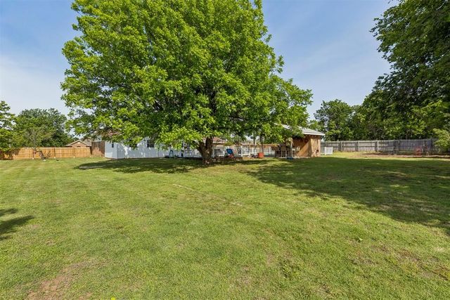 102 N Locust Street, Fletcher, OK 73541