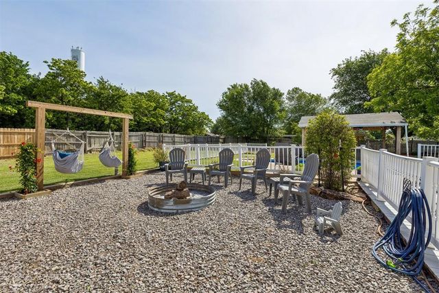 102 N Locust Street, Fletcher, OK 73541