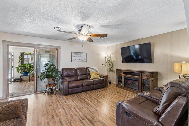 102 N Locust Street, Fletcher, OK 73541