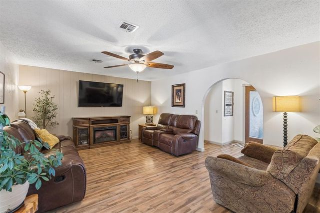102 N Locust Street, Fletcher, OK 73541