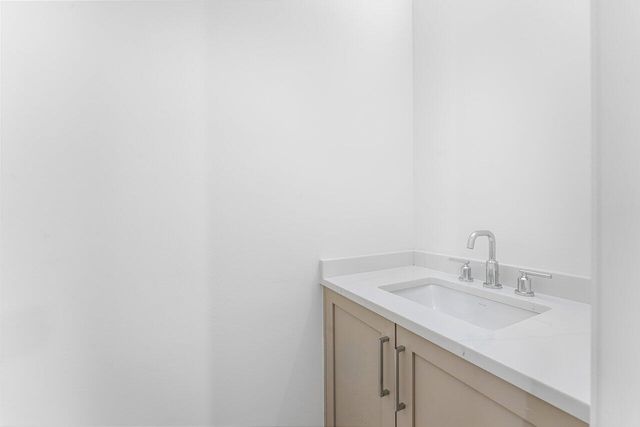 182 Lake Drive 5-101, Palm Beach Shores, FL 33404