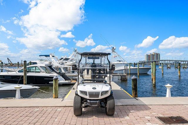 182 Lake Drive 5-101, Palm Beach Shores, FL 33404