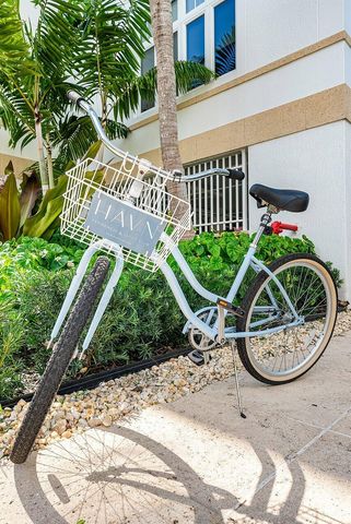 182 Lake Drive 5-101, Palm Beach Shores, FL 33404