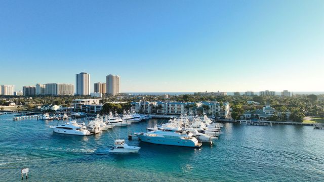 182 Lake Drive 5-101, Palm Beach Shores, FL 33404