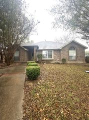 1600 Weatherstone Drive, Desoto, TX 75115