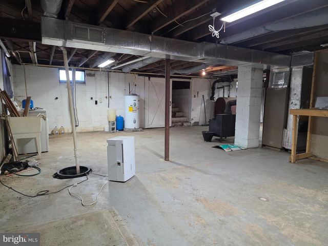 697 W DENNEYS RD, Dover, DE 19904