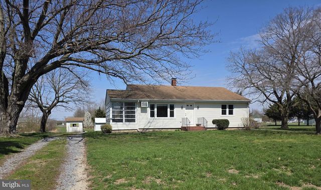 697 W DENNEYS RD, Dover, DE 19904